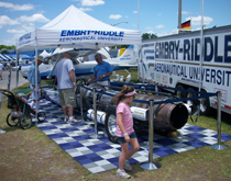 室外商業活動展場地地臺，可快速鋪裝在草坪地展覽地墊